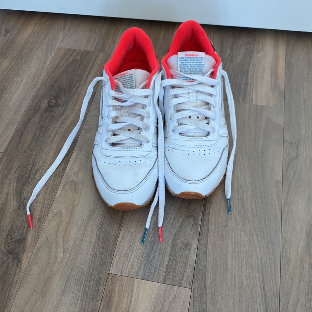 White leather Reeboks - Picture 2 of 7